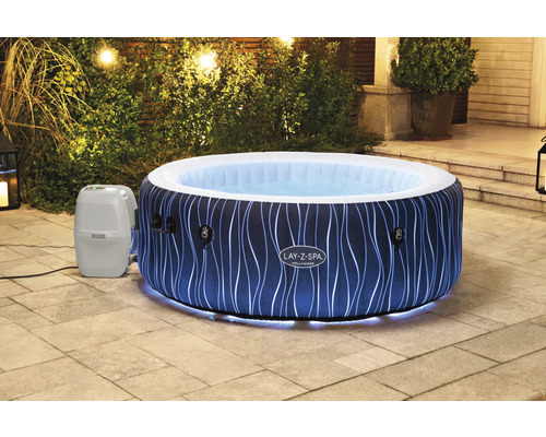 Jacuzzi gonflable Lay-Z-Spa avec chauffage et pompe dans le jardin