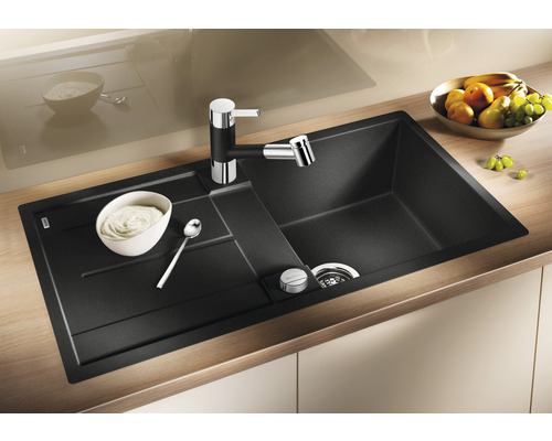 Évier en granit avec égouttoir et robinet de cuisine