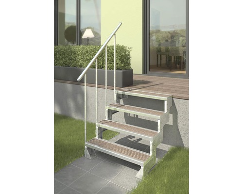 Aussentreppe mit vier Stufen und Geländer