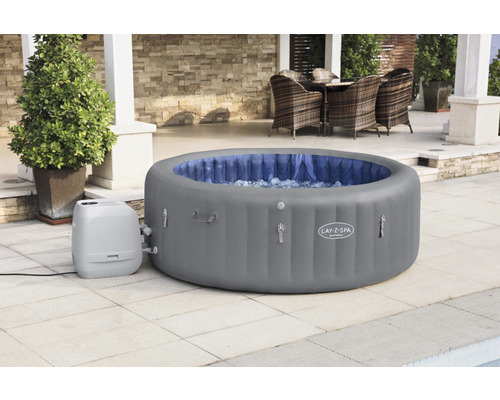 Aufblasbarer Lay-Z-Spa Whirlpool mit Pumpe im Aussenbereich