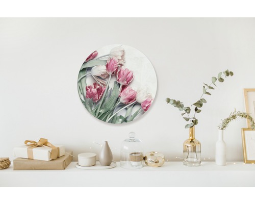 Tableau mural avec motif de tulipes au-dessus d''une étagère