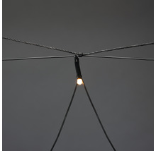 Gros plan d''une guirlande lumineuse avec câble et lampe LED