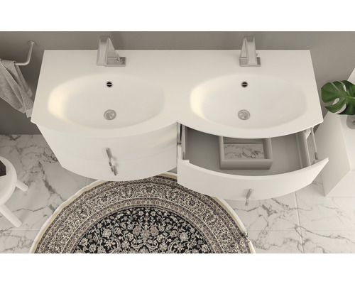 Badezimmer mit weissem Doppelwaschtisch, Armaturen und Unterschrank mit Auszug