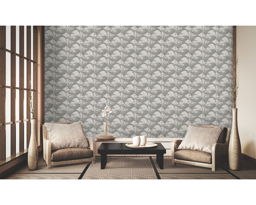 Wohnraum mit gemusterter Tapete und Möbeln im japanischen Stil