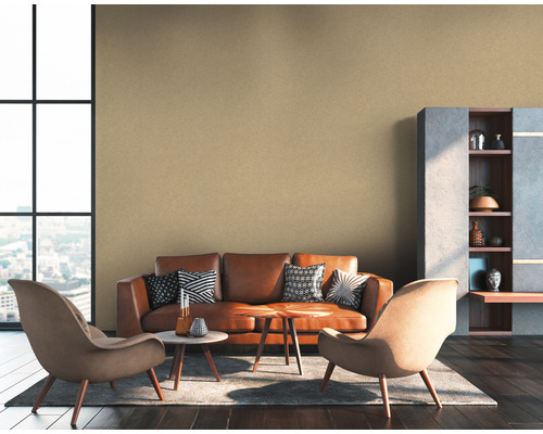 Salon moderne avec canapé, fauteuils, table basse et papier peint structuré