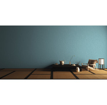 Pièce japonaise avec table, théière, chaise et lampe