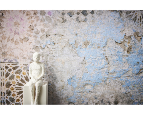 Dekorative Tapete mit Reliefmuster und einer Skulptur
