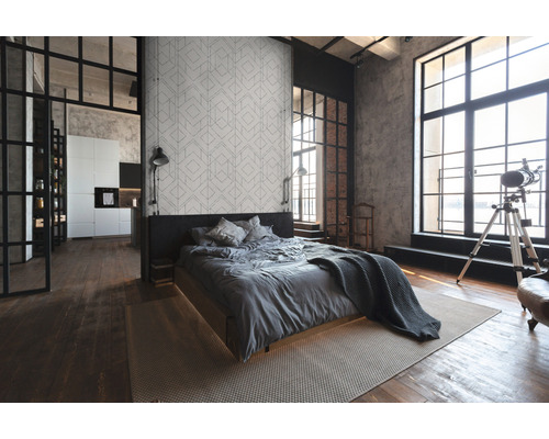 Helles Schlafzimmer mit Bett, Teppich und großem Fenster im Loft-Stil