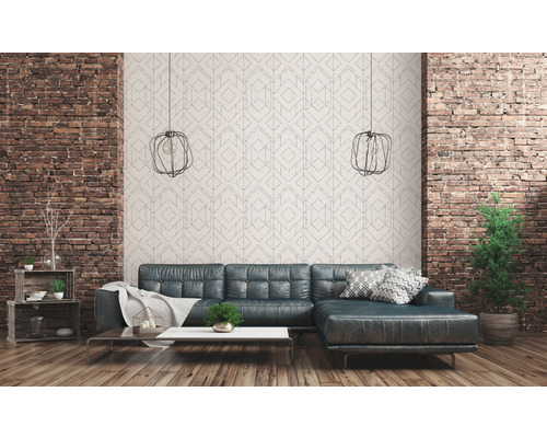 Wohnzimmer mit Ledersofa, Ziegelwand und geometrischer Tapete