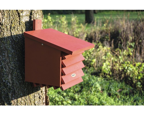 Nichoir à chauves-souris en bois fixé à un arbre