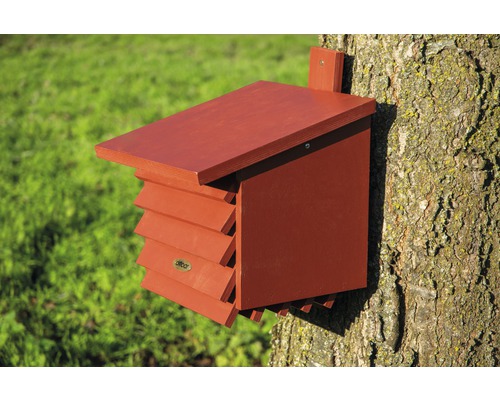 Nichoir à chauves-souris en bois fixé à un arbre