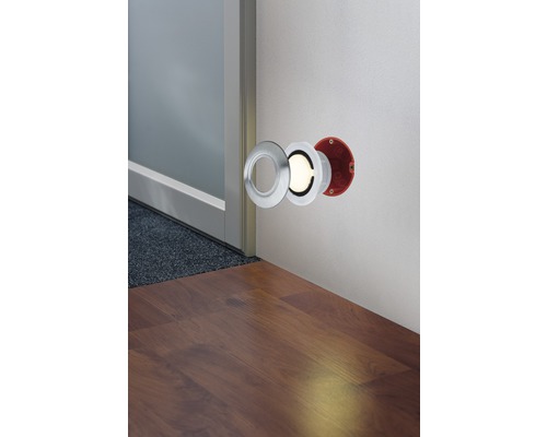 Luminaire encastré mural près du mur à côté d''une porte