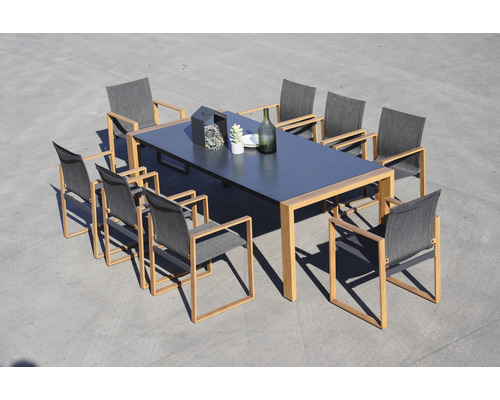 Table de jardin avec huit chaises pour l''extérieur