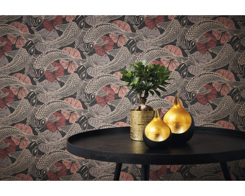 Gemusterte Tapete mit Fischen und Seerosenblättern