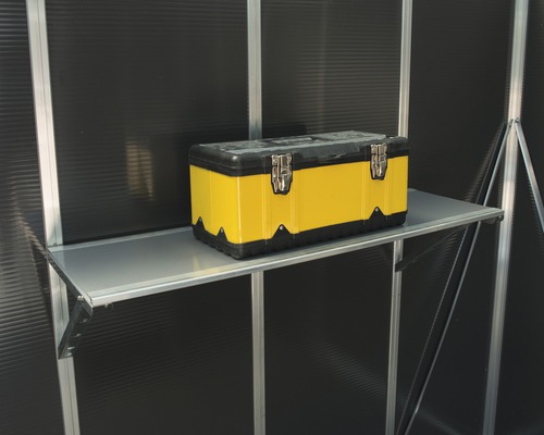 Boîte à outils jaune sur une table en aluminium