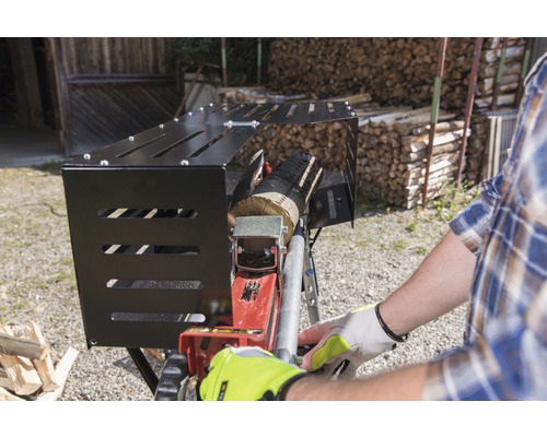 Fendeuse à bois avec personne au travail