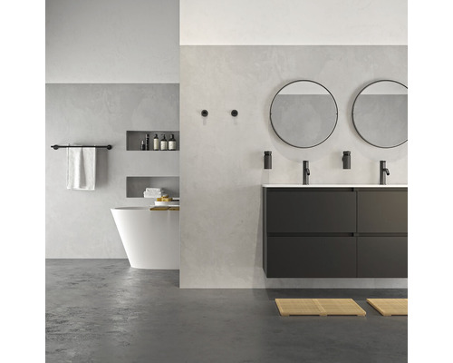 Salle de bains avec meuble-lavabo double vasque, miroirs ronds et baignoire