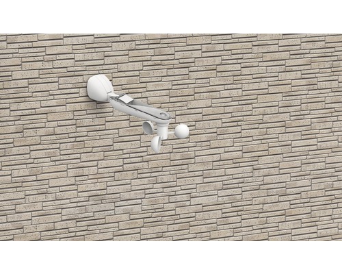 Station météo pour mesurer la vitesse et la direction du vent sur un mur de maison