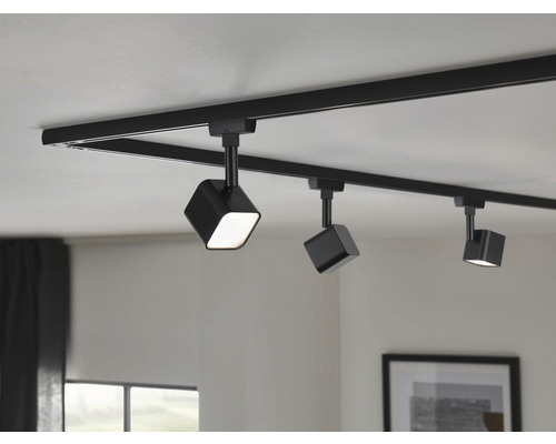 Système de rails noir avec trois spots LED au plafond