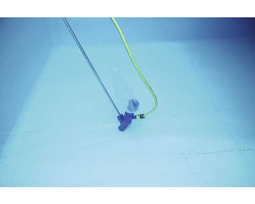 Schwimmbadreiniger unter Wasser