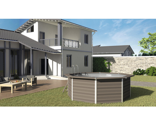 Vue du jardin avec piscine, maison et terrasse