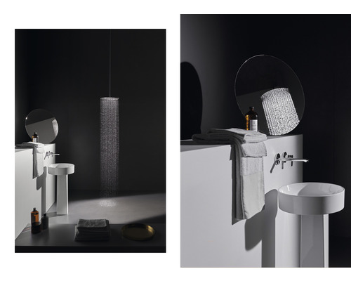 Salle de bains avec douche de tête ronde, lavabo, miroir et serviettes