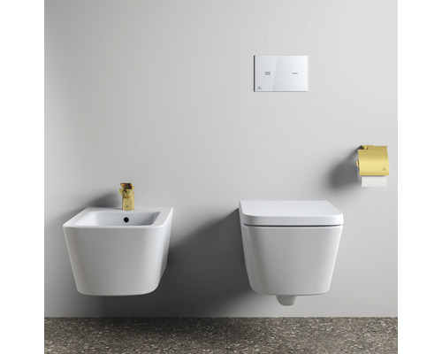 Modernes Badezimmer mit Wand-Bidet, Wand-WC, Betätigungsplatte und Toilettenpapierhalter