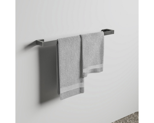 Porte-serviettes avec deux serviettes grises