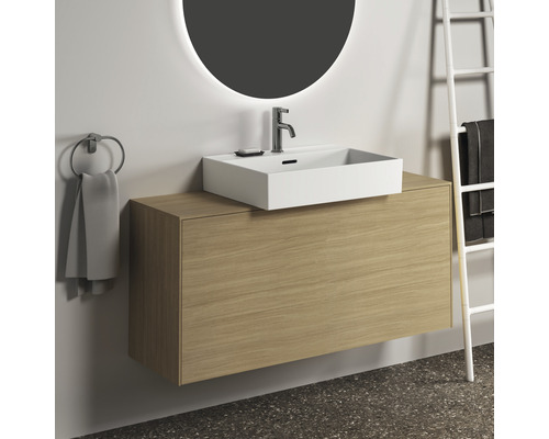 Salle de bain moderne avec meuble sous-lavabo et vasque à poser