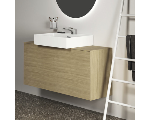 Modernes Badezimmer mit Waschtischunterschrank, Aufsatzwaschbecken und Handtuchhalter