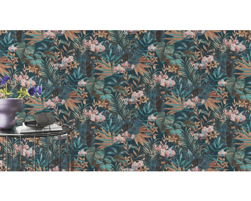Tapete mit tropischem Blätter- und Blumenmuster