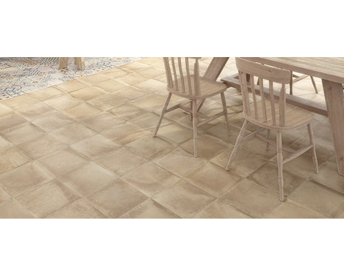 Carreaux de sol carrés en faïence pour l''intérieur avec des éléments en bois