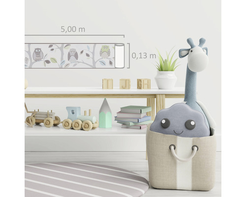 Kinderzimmer mit Bordüre, Spielzeug und Teppich