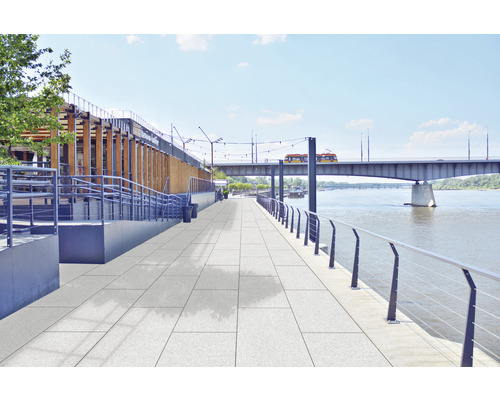 Extérieur avec pavés et pont