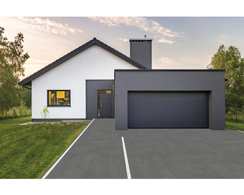 Maison unifamiliale moderne avec garage et allée pavée.