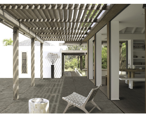 Espace extérieur avec pergola en bois, sol carrelé et design minimaliste
