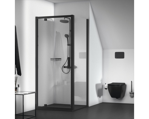 Badezimmer mit Dusche, Toilette und Waschbecken