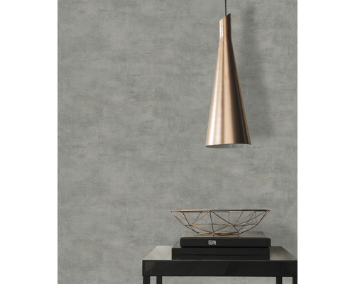 Graue Betonstruktur Tapete mit Pendelleuchte und Dekoration