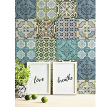 Dekorative Fliesenmuster-Tapete mit Bilderrahmen und Pflanze