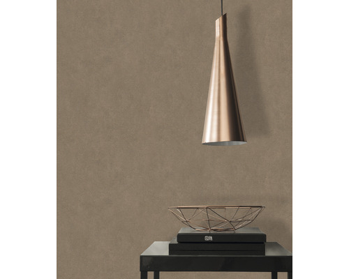 Scène avec lampe, bol et papier peint