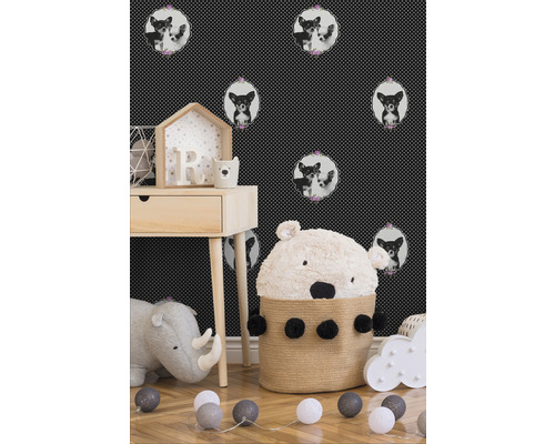 Chambre d''enfant avec bureau et papier peint à motif de chien