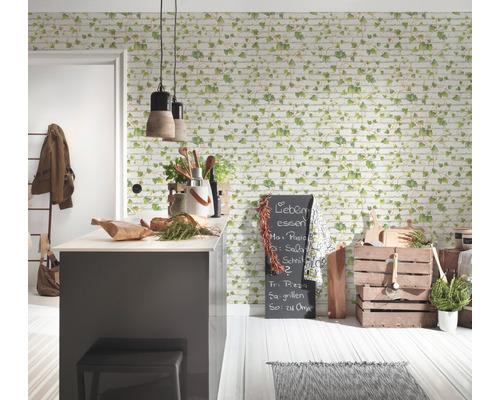 Cuisine claire avec papier peint en briques et herbes aromatiques