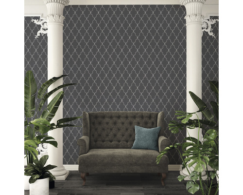 Décoration murale décorative avec papier peint à motifs, colonnes et plantes d''intérieur pour un intérieur élégant.