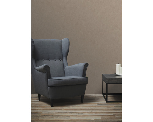 Scène d''intérieur avec fauteuil et table d''appoint