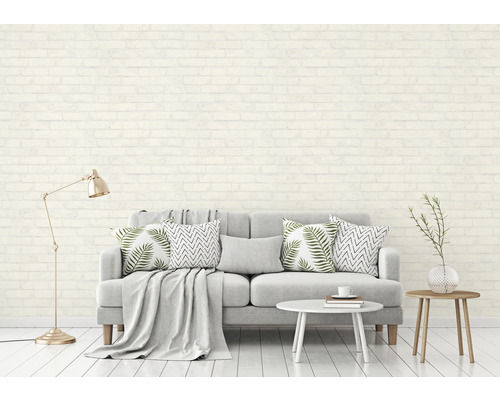 Wohnzimmer mit Backstein Tapete, Sofa und Dekoration