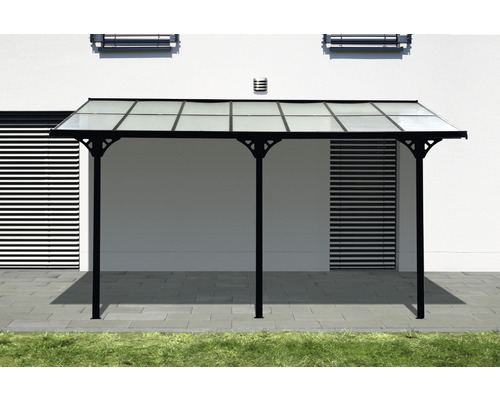 Überdachung mit Glasdach und Metallkonstruktion an Hauswand