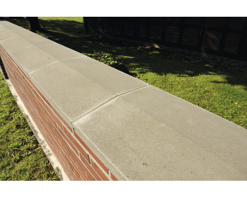 Un mur avec revêtement mural en béton.