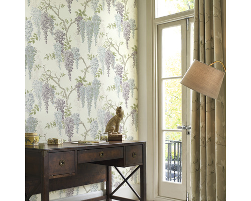 Pièce avec bureau, papier peint décoratif à motif glycine et rideaux