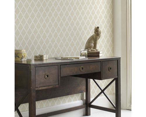 Scène avec bureau, décoration et papier peint à motifs