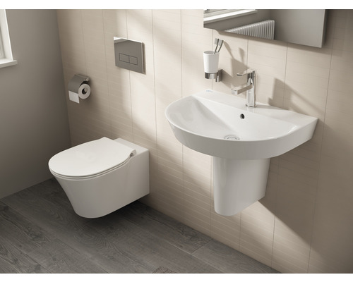 Modernes Badezimmer mit wandhängendem WC und Waschtisch